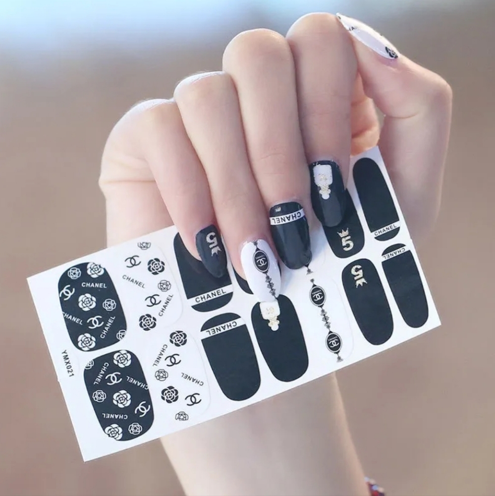 ⭐4/$15 Luxury Black and White Nail Wraps